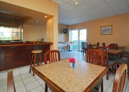 Holiday Inn Express & Suites Нассау Ресторан фото